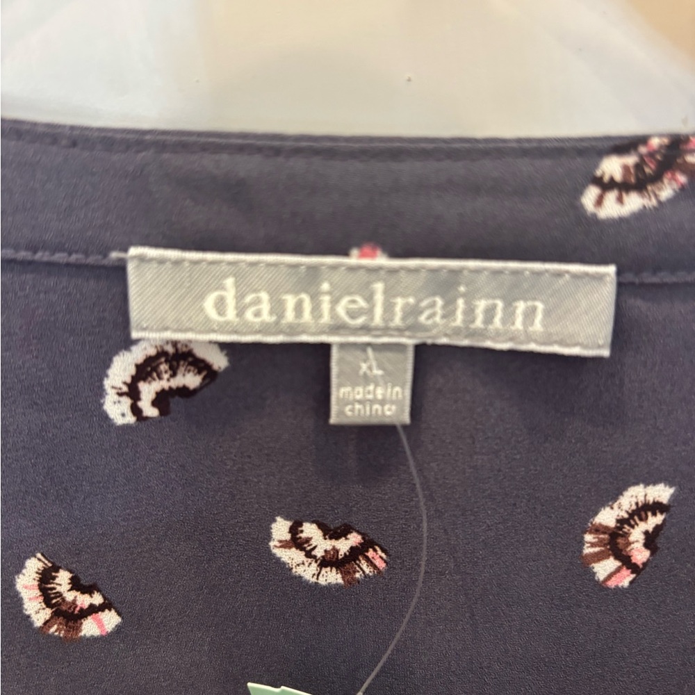 Daniel Rainn Charcoal Printed Blouse - Picture 3 of 5